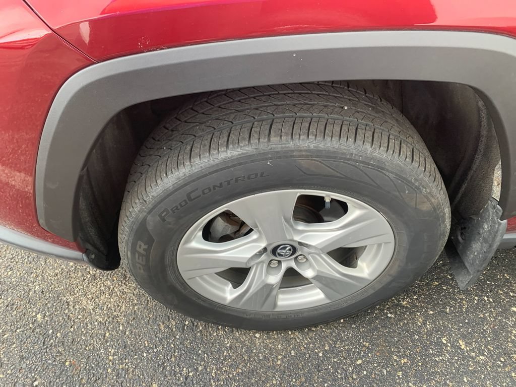 Used 2019 Toyota RAV4 XLE w/ Convenience Package AWD/4WD image 9