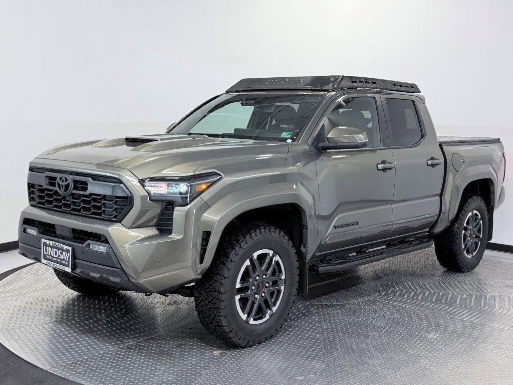 Used 2024 Toyota Tacoma TRD Sport image 3