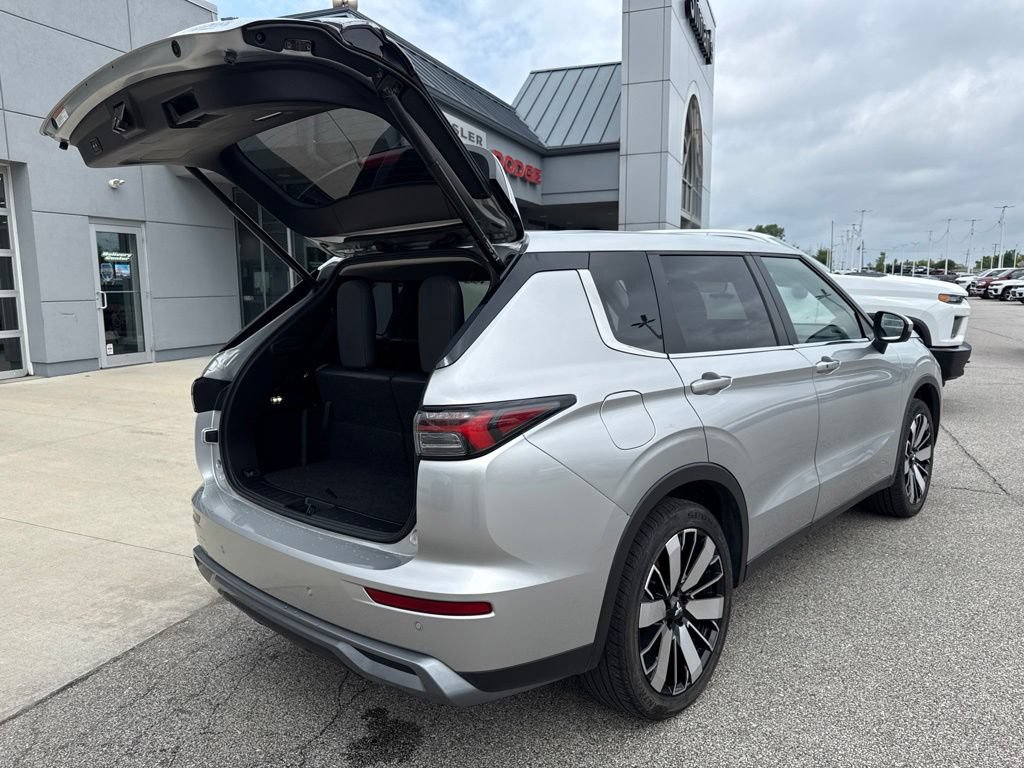 Used 2025 Mitsubishi Outlander SE AWD/4WD image 14