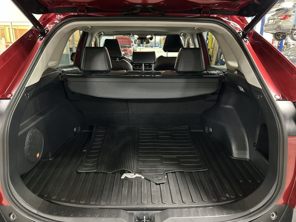 Used 2021 Toyota RAV4 XLE Premium image 27