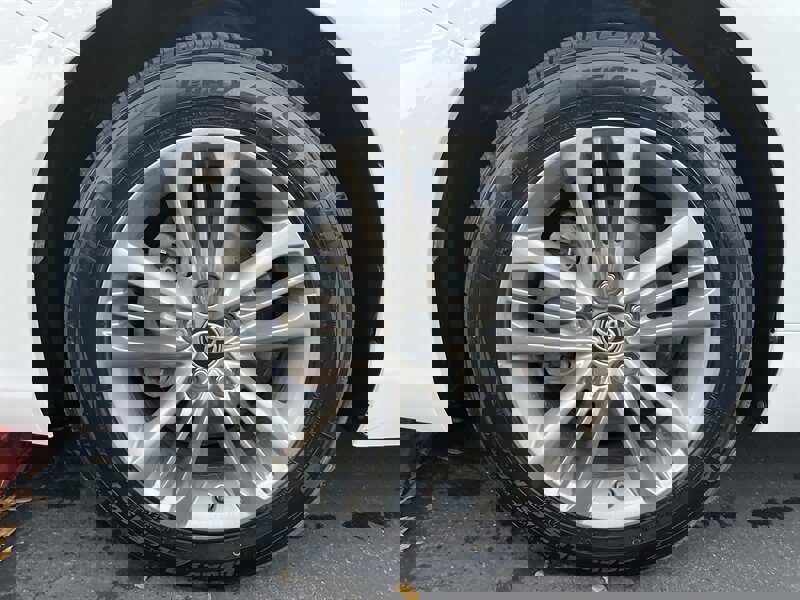 Used 2017 Toyota Camry SE image 21