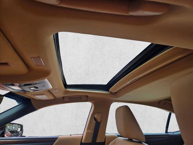 Used 2024 Lexus ES 250 w/ Premium Package image 15