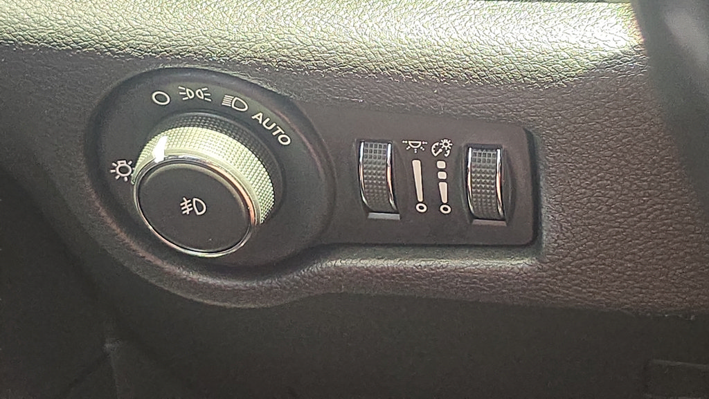 Used 2020 Chrysler Pacifica Limited FWD image 26