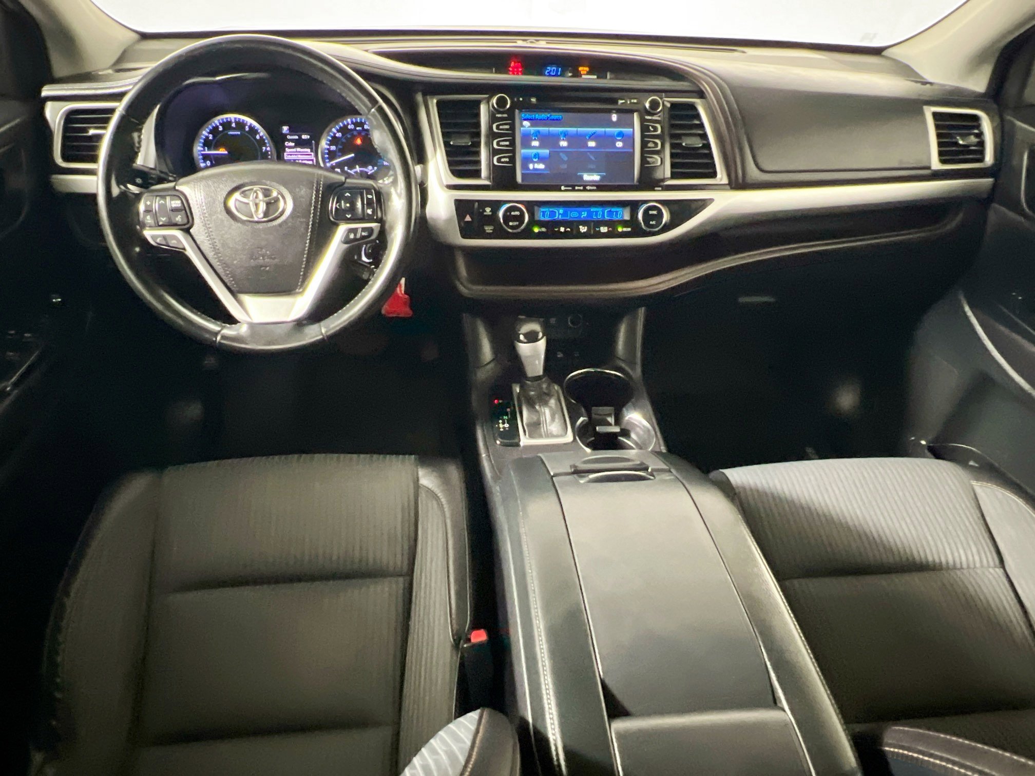 Used 2017 Toyota Highlander Plus image 29