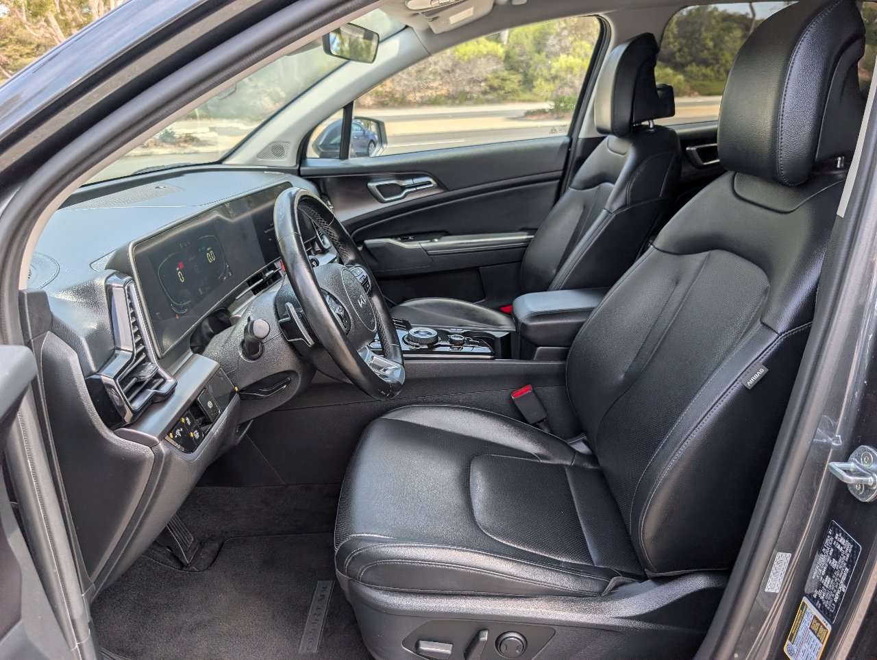 Used 2023 Kia Sportage EX AWD/4WD image 2