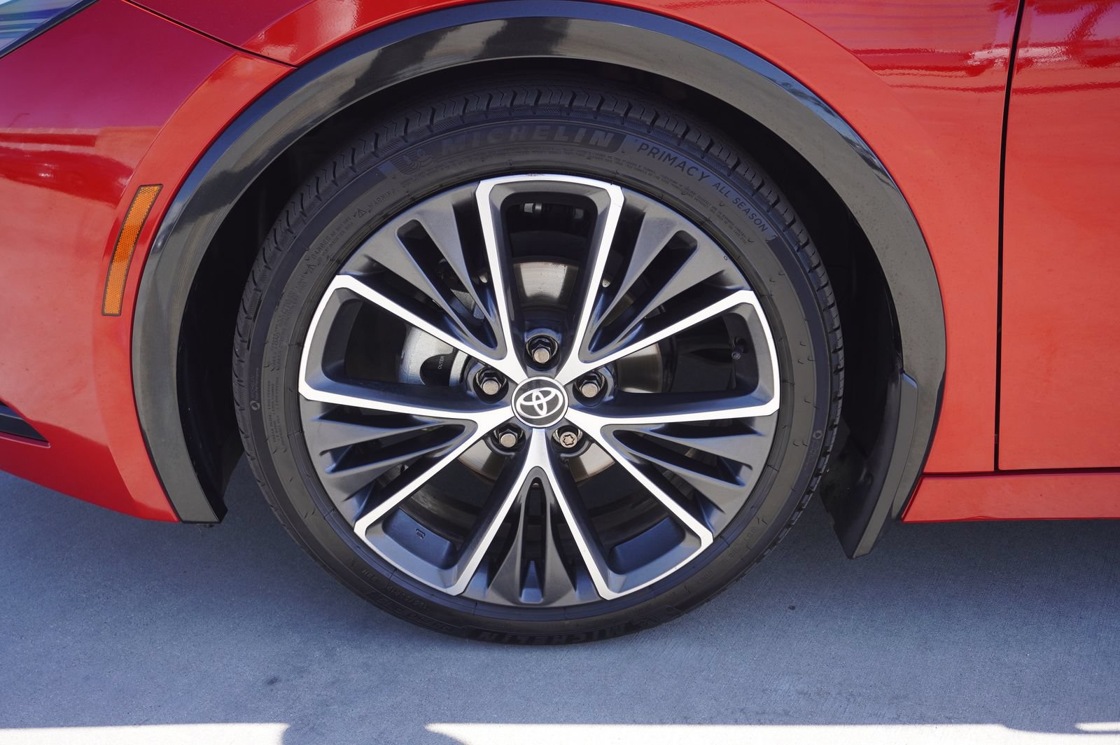 Certified 2024 Toyota Prius XLE FWD image 19