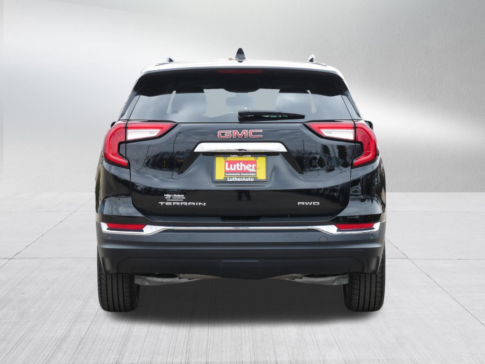 Used 2024 GMC Terrain SLT w/ Infotainment Package II image 6