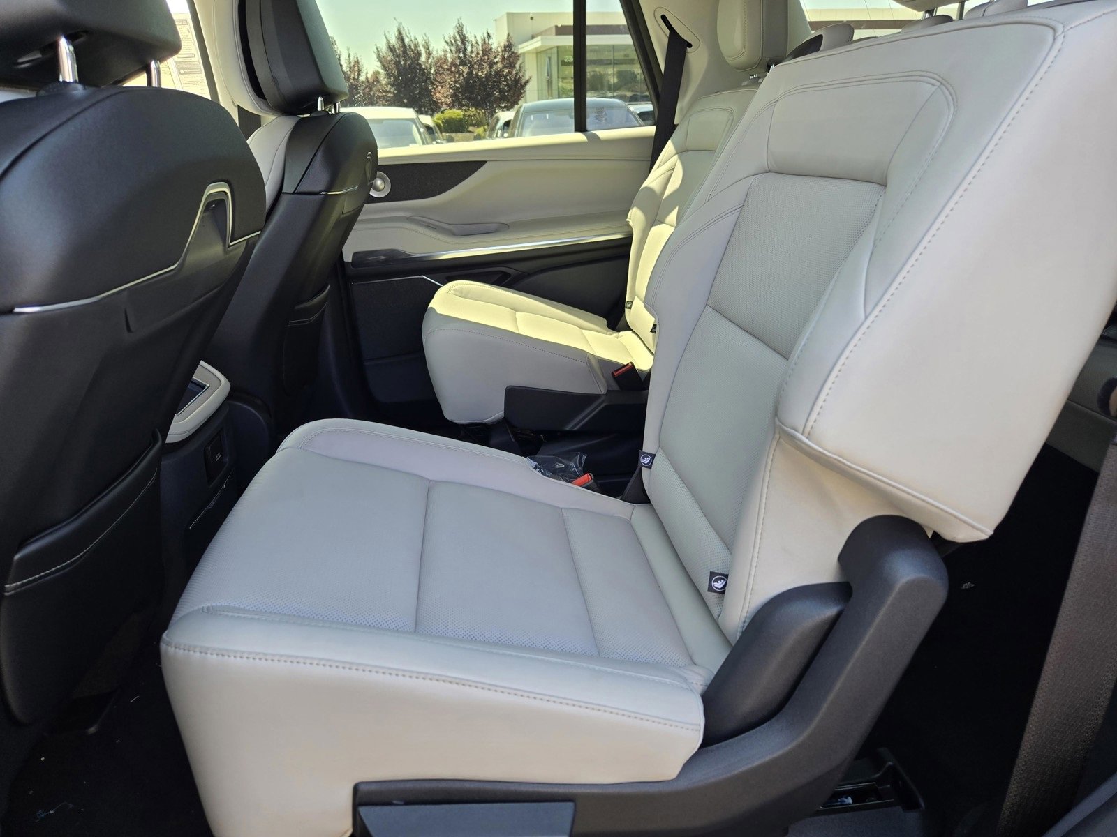 New 2025 Lincoln Navigator Reserve image 7