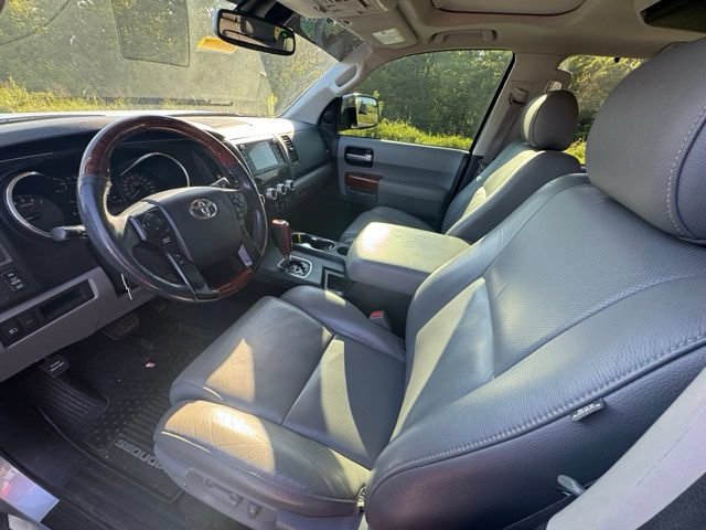 Used 2020 Toyota Sequoia Platinum AWD/4WD image 18