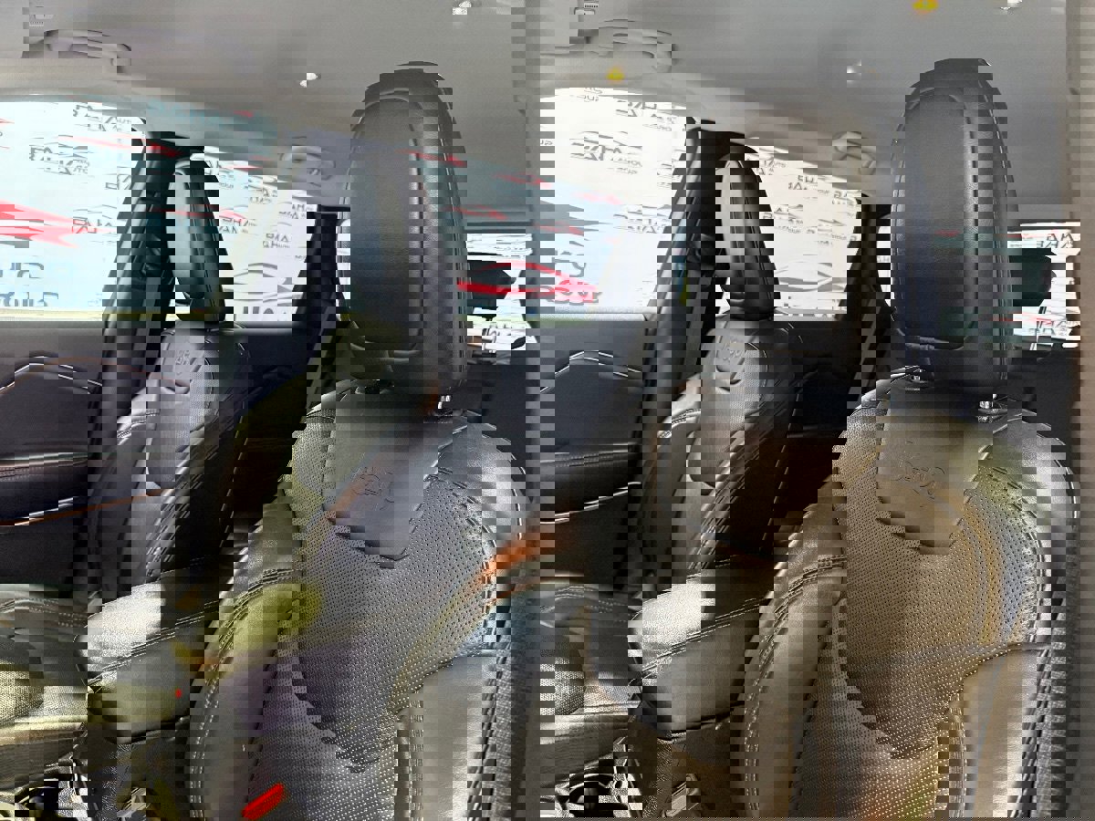 Used 2019 Jeep Cherokee Limited image 31