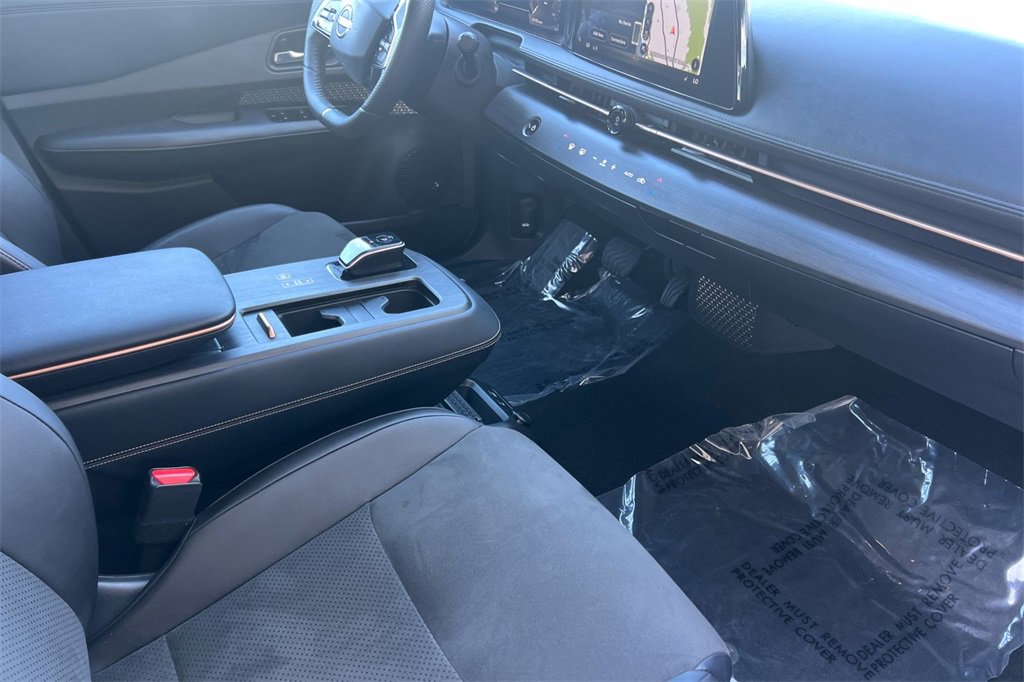 Used 2023 Nissan Ariya AWD image 18