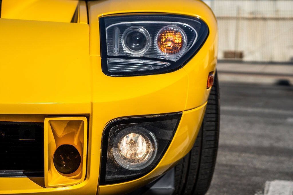 Used 2006 Ford GT RWD image 32