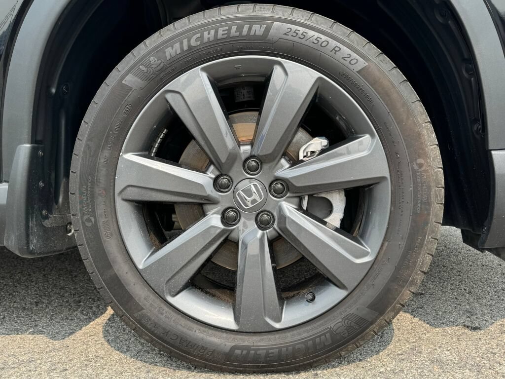 Used 2025 Honda Pilot Sport image 12