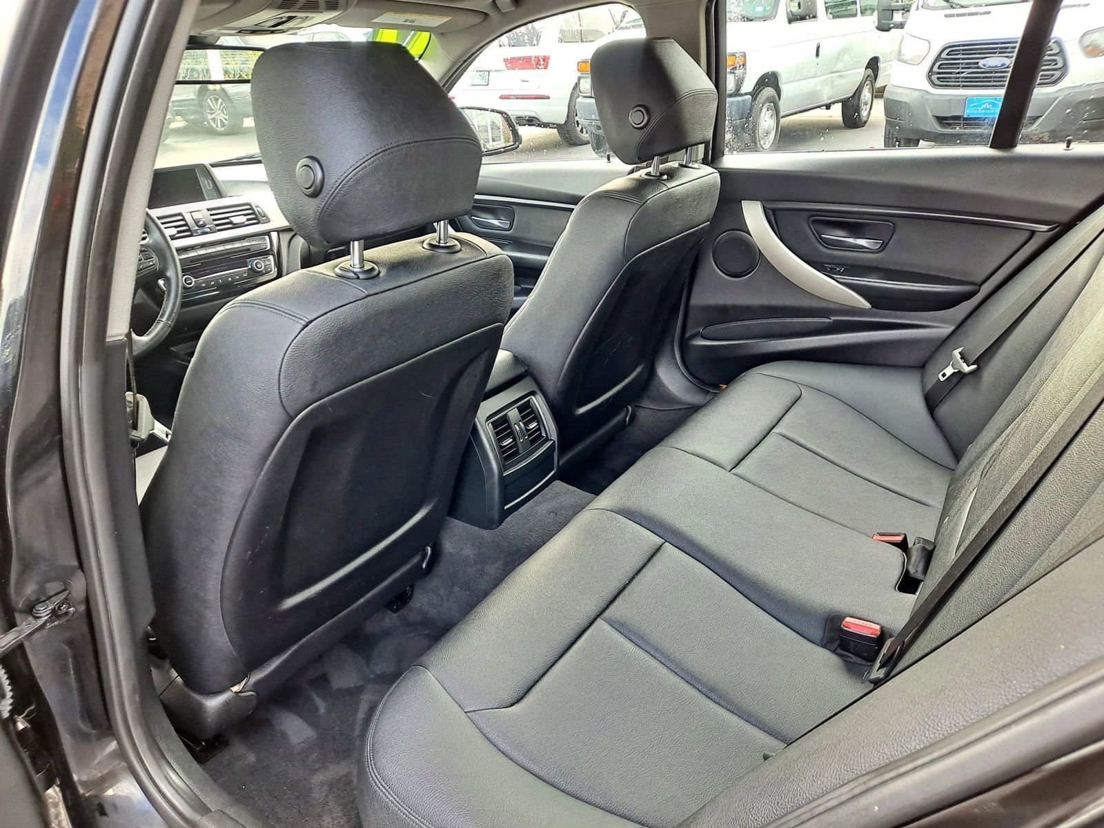 Used 2017 BMW 320i xDrive Sedan image 9