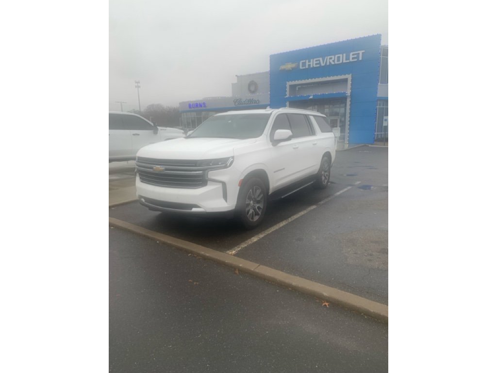 Used 2022 Chevrolet Suburban LT w/ Luxury Package image 3