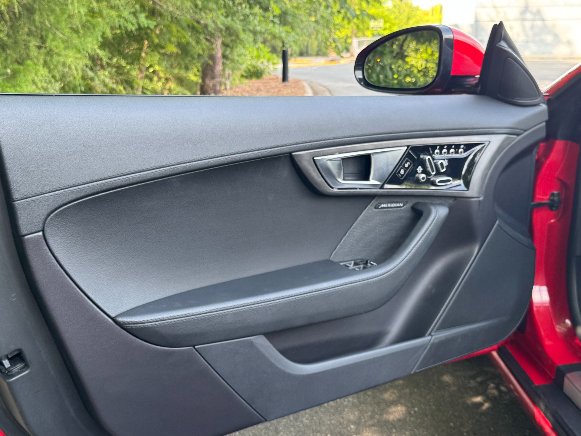 Used 2014 Jaguar F-TYPE Convertible RWD image 30