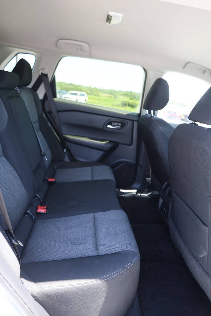 Used 2025 Nissan Rogue SV AWD/4WD image 16