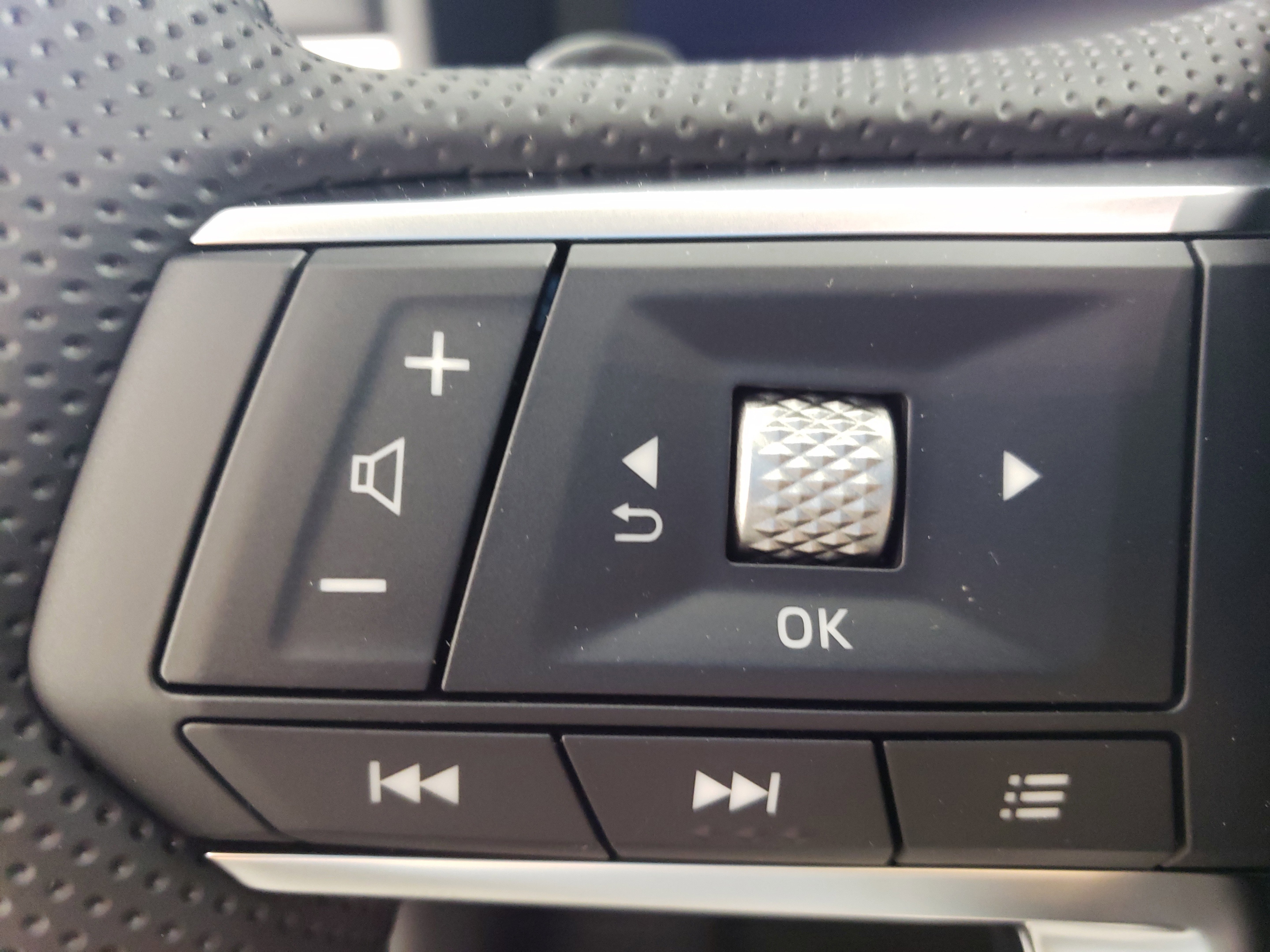 New 2025 Mitsubishi Outlander SE image 18