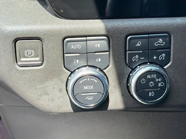 Used 2024 GMC Sierra 1500 SLT w/ SLT Premium Plus Package AWD/4WD image 10