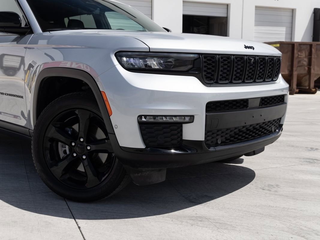 Used 2025 Jeep Grand Cherokee L Limited w/ Luxury Tech Group II AWD/4WD image 3