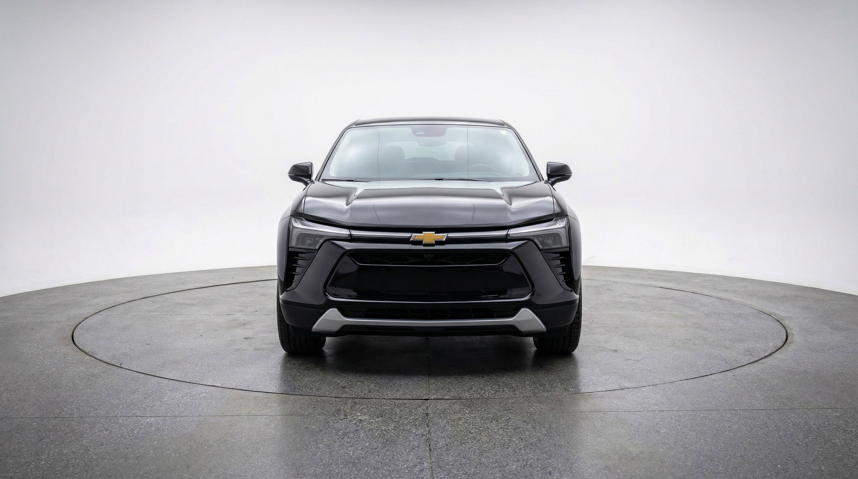 Used 2025 Chevrolet Blazer LT image 2