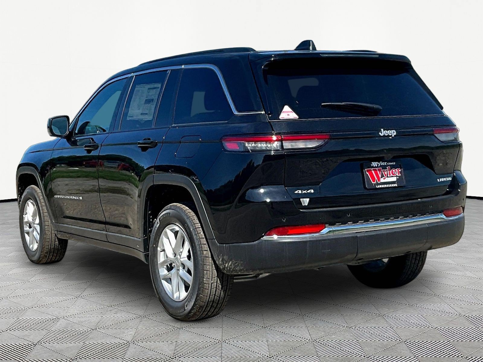 New 2026 Jeep Grand Cherokee Laredo w/ Trailer Tow Package AWD/4WD image 4