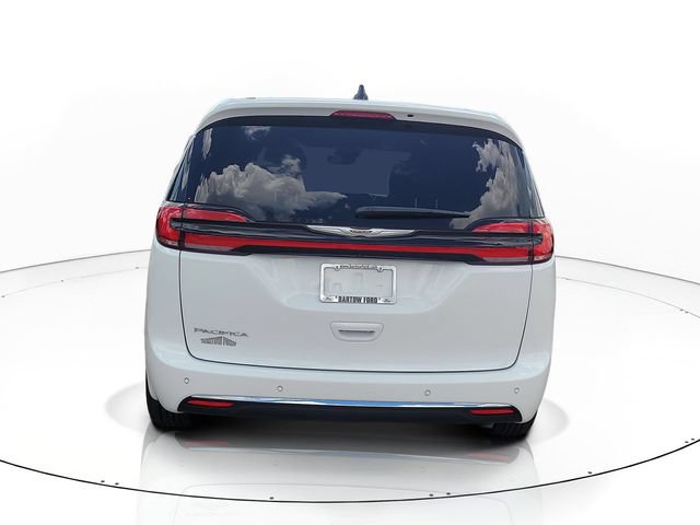 Used 2025 Chrysler Pacifica Select FWD image 6