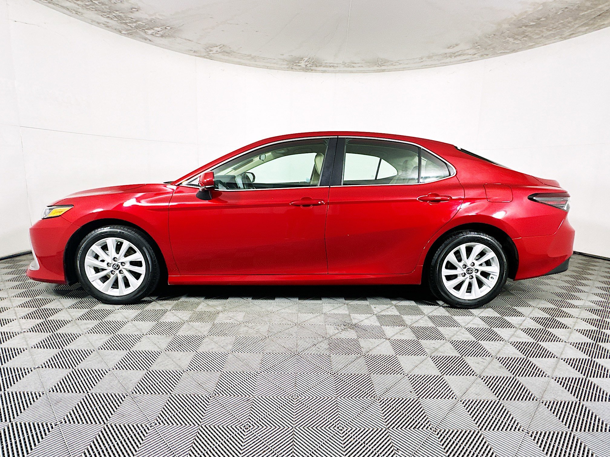 Used 2024 Toyota Camry LE FWD image 6