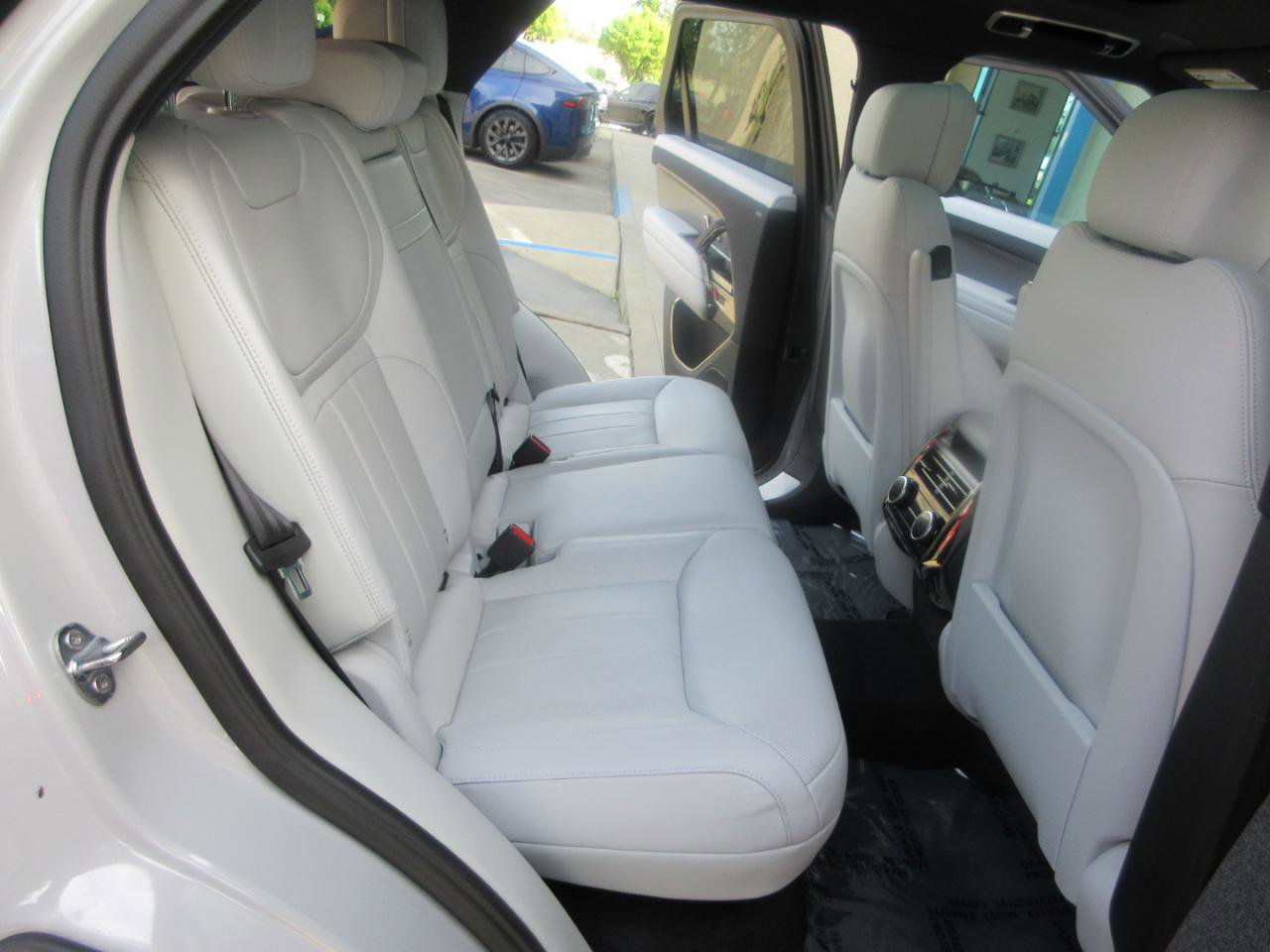 Used 2024 Land Rover Range Rover Sport SE image 32