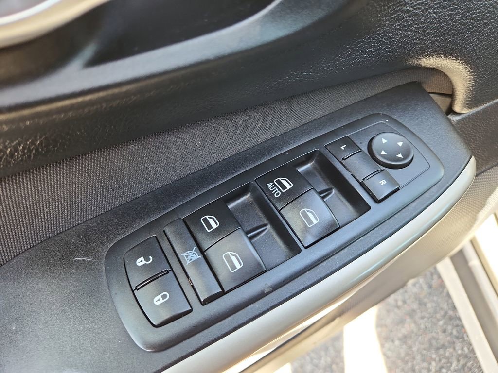 Used 2017 Jeep Cherokee Sport w/ Cold Weather Group image 13