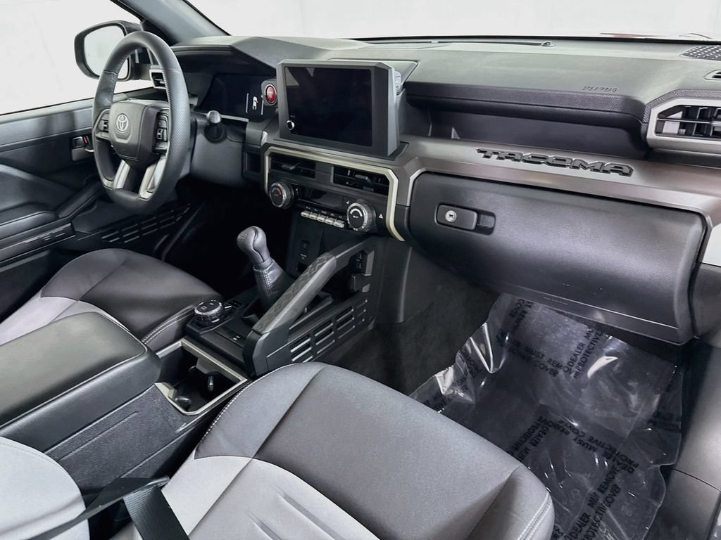 Certified 2025 Toyota Tacoma TRD Off-Road AWD/4WD image 32