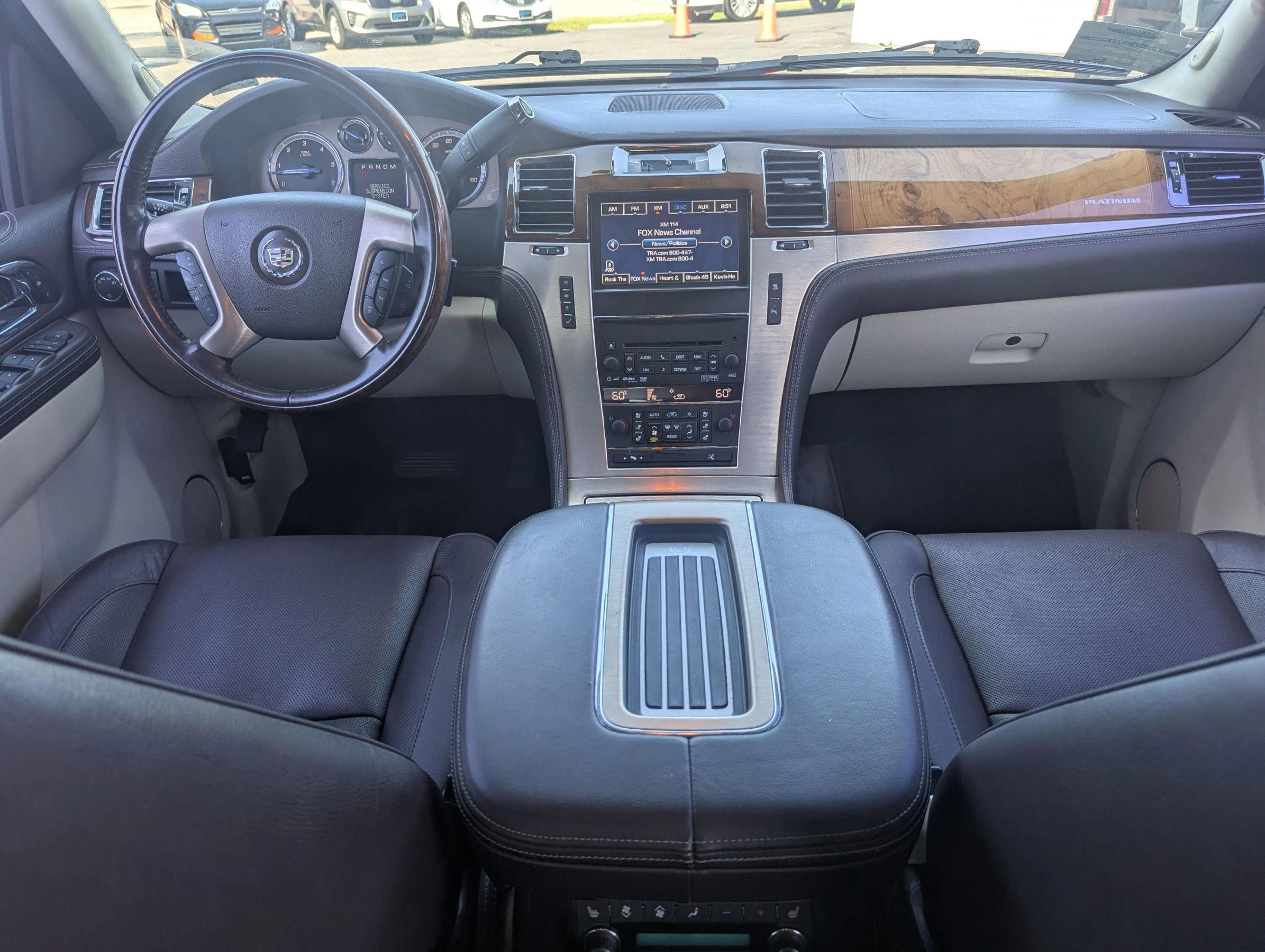 Used 2011 Cadillac Escalade Platinum image 10