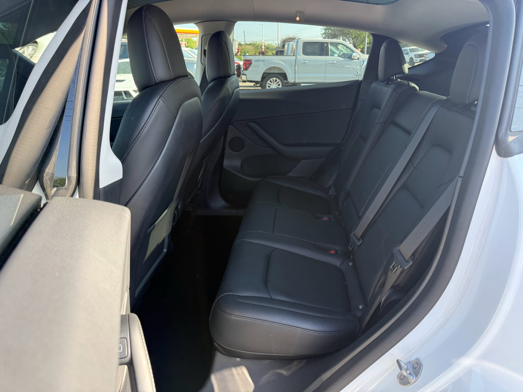 Used 2022 Tesla Model Y Long Range image 10