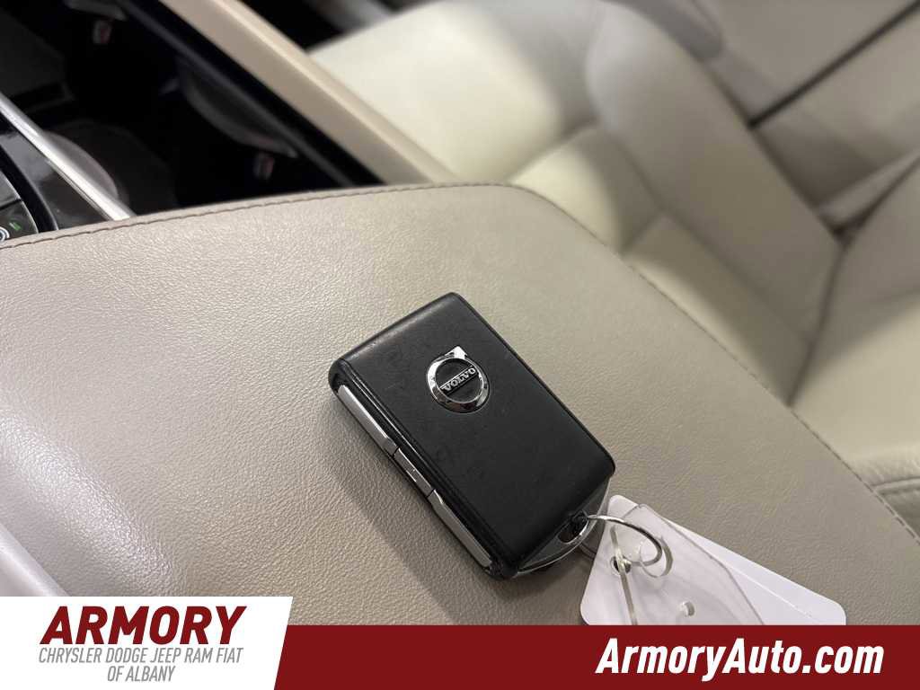 Used 2024 Volvo XC60 B5 Plus image 22