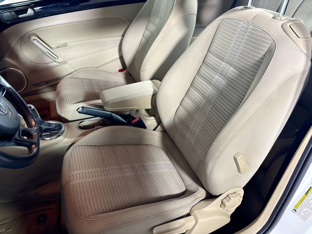 Used 2013 Volkswagen Beetle 2.0T image 11