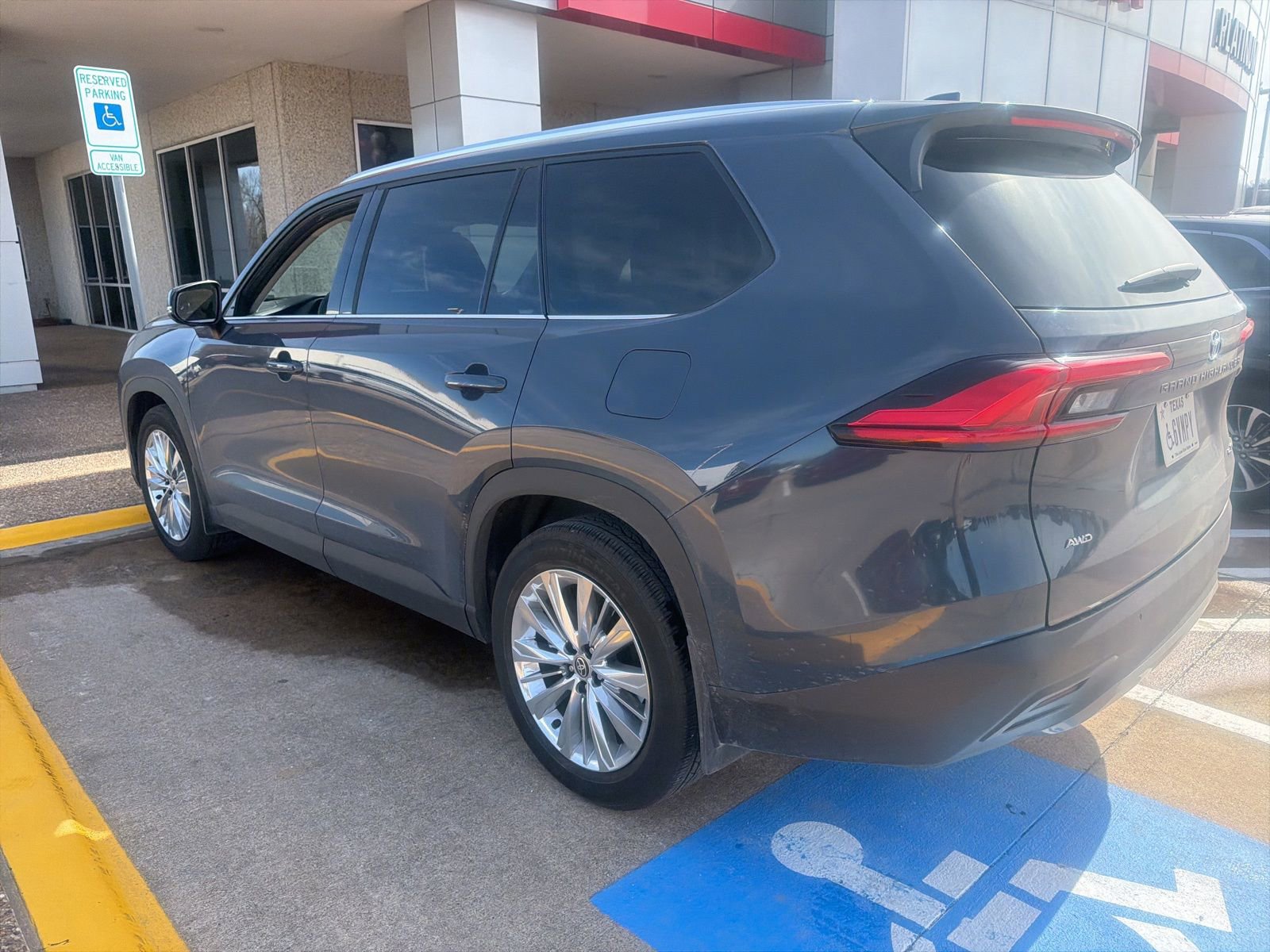 Used 2024 Toyota Grand Highlander Platinum image 2