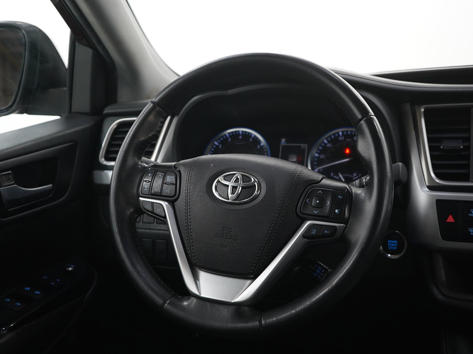 Used 2019 Toyota Highlander XLE AWD/4WD image 14