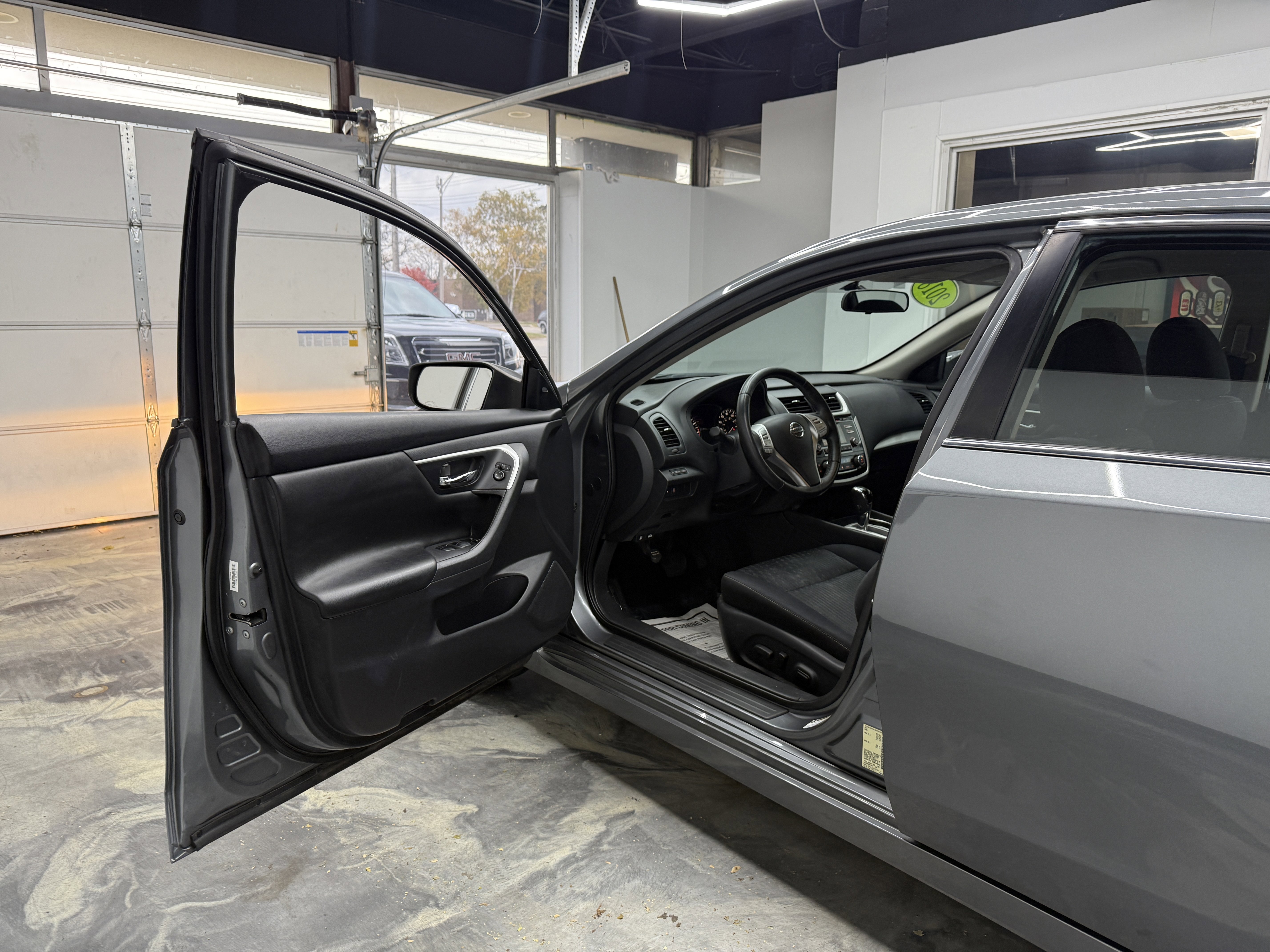 Used 2018 Nissan Altima 2.5 SV image 9