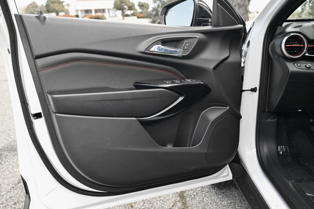 New 2026 Chevrolet Trax RS w/ Sunroof Package FWD image 17