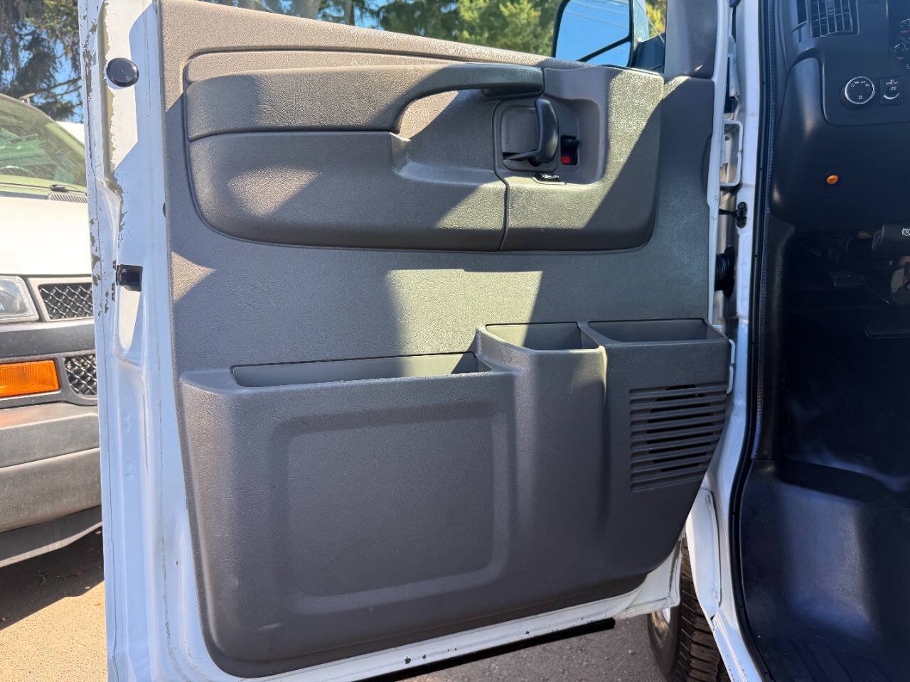 Used 2015 Chevrolet Express 2500 RWD image 26