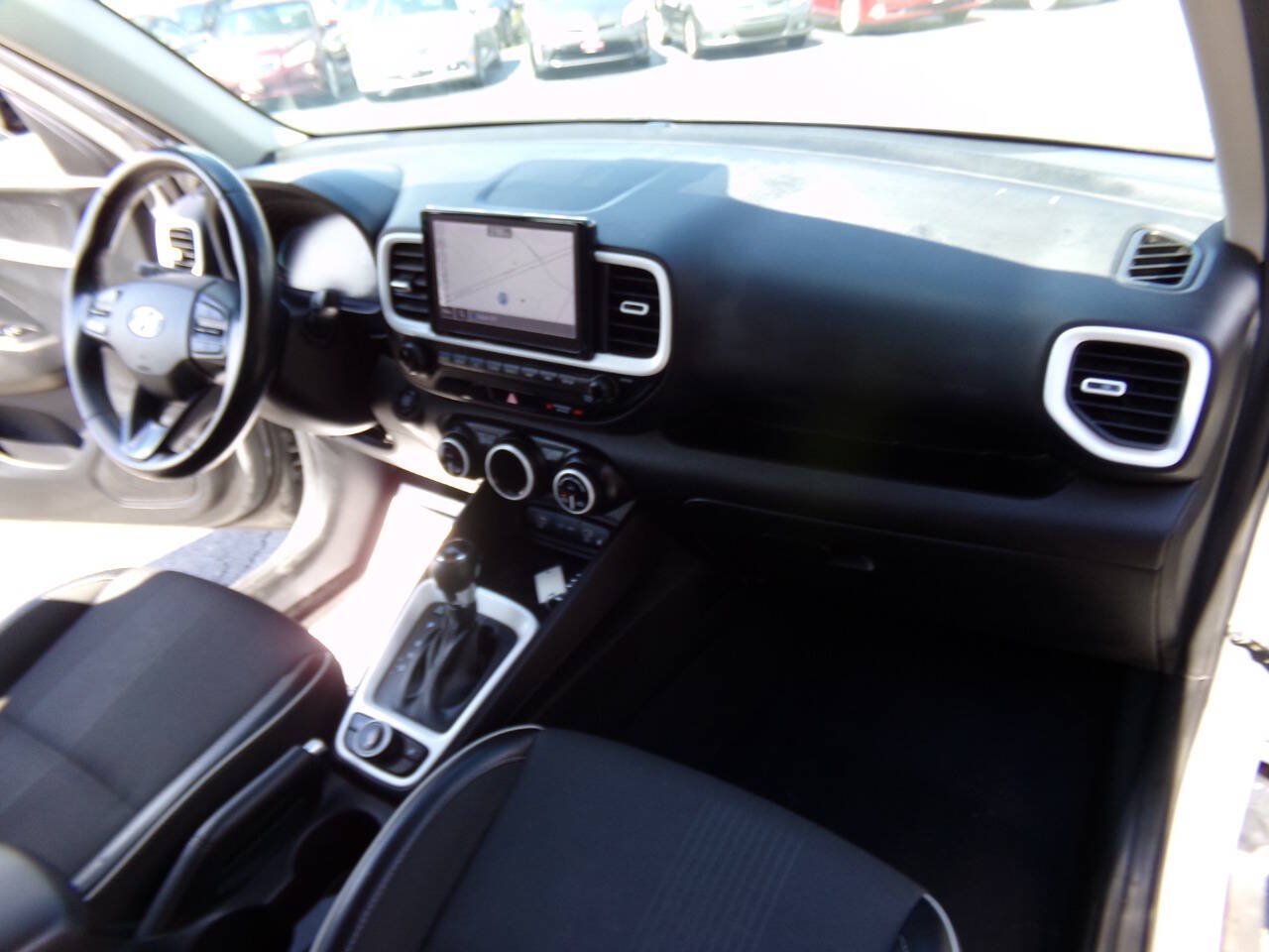 Used 2023 Hyundai Venue Limited FWD image 39