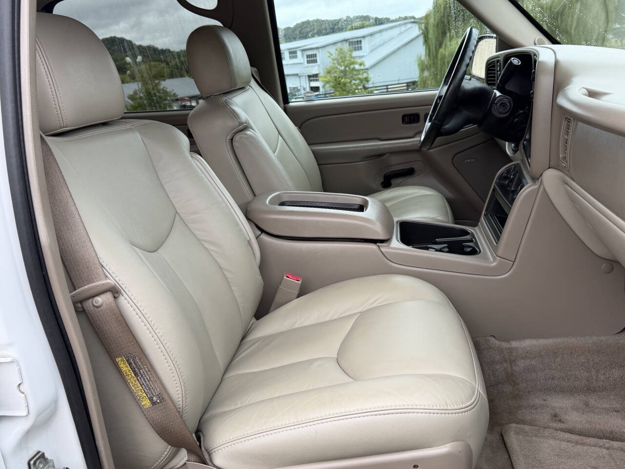 Used 2004 Chevrolet Suburban 2500 LT w/ Preferred Equipment Group AWD/4WD image 34