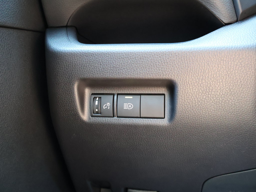 Used 2025 Toyota RAV4 XLE AWD/4WD image 29