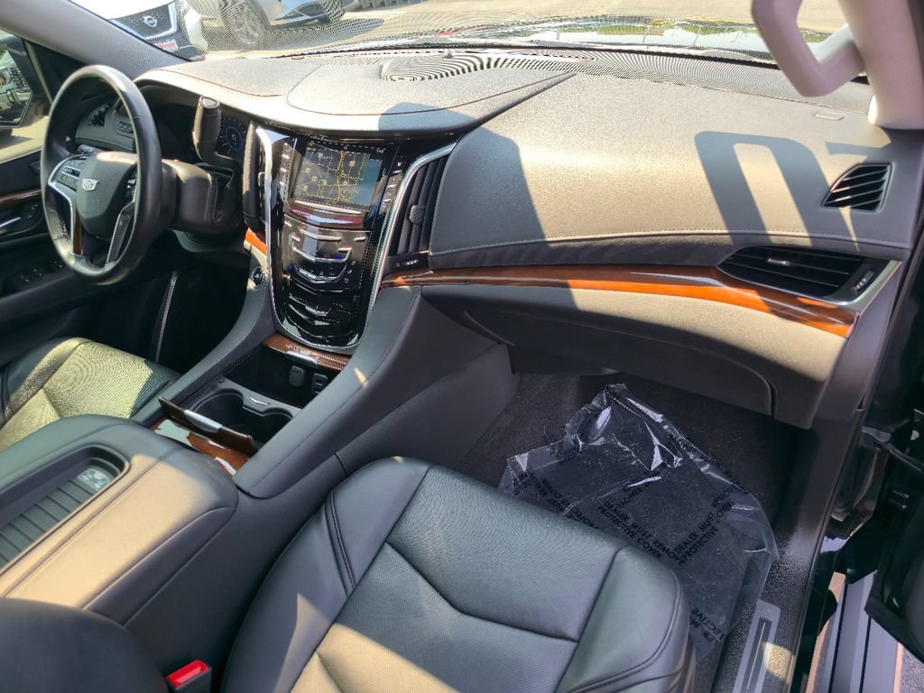 Certified 2020 Cadillac Escalade Premium Luxury AWD/4WD image 31