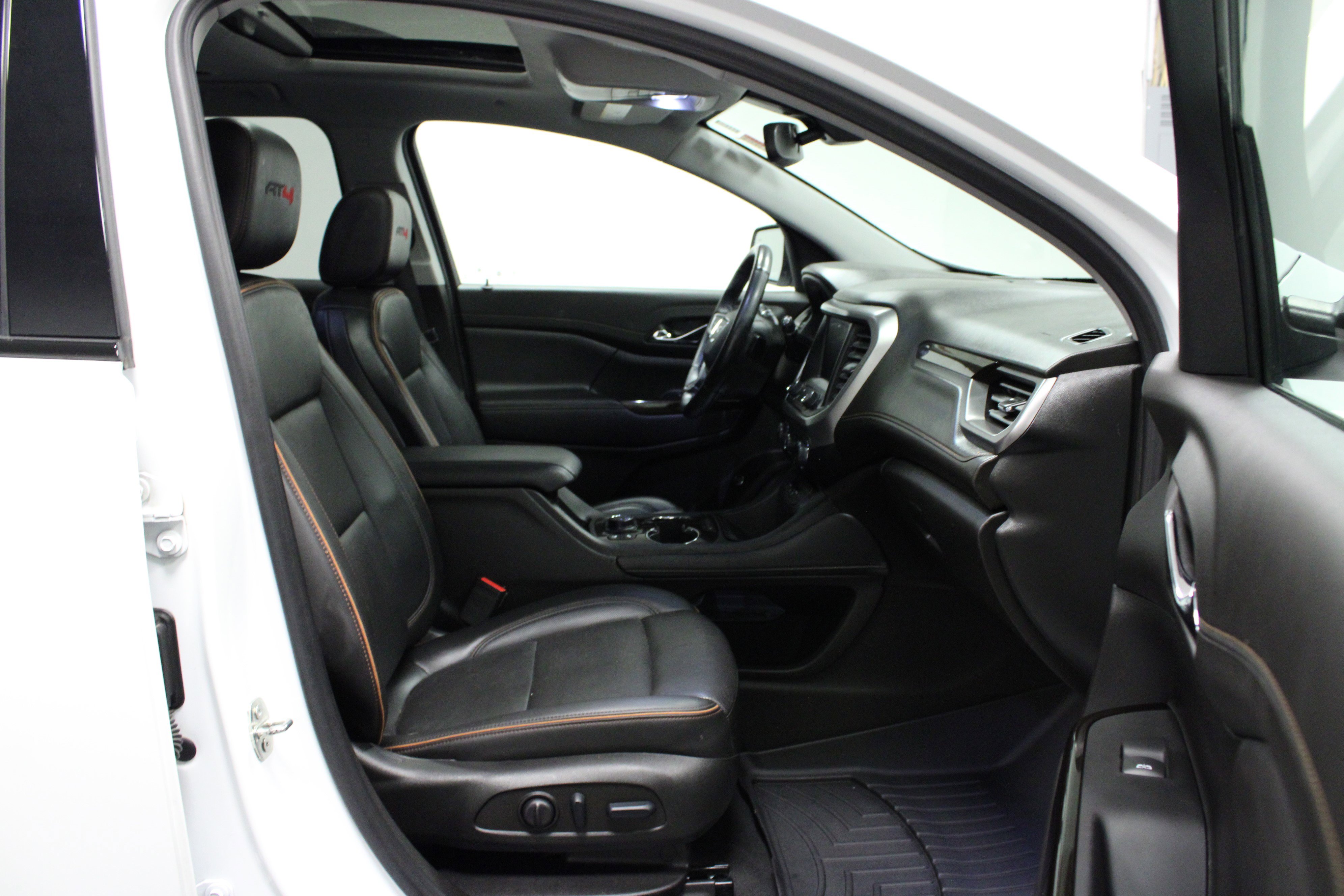 Used 2023 GMC Acadia AT4 w/ Preferred Package image 15