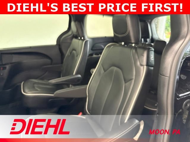 Used 2025 Chrysler Pacifica Limited FWD image 21