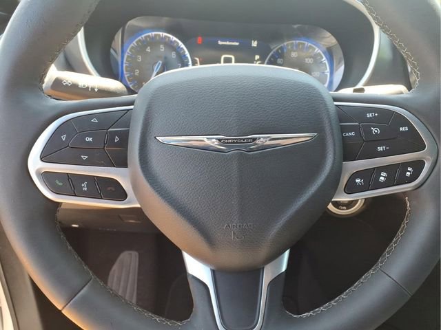 Used 2026 Chrysler Pacifica Select FWD image 12