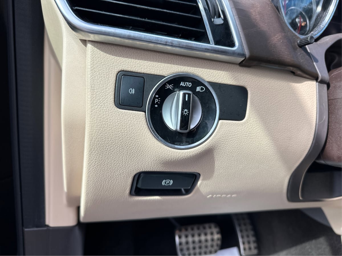 Used 2019 Mercedes-Benz GLE 400 4MATIC w/ Premium 2 Package image 16