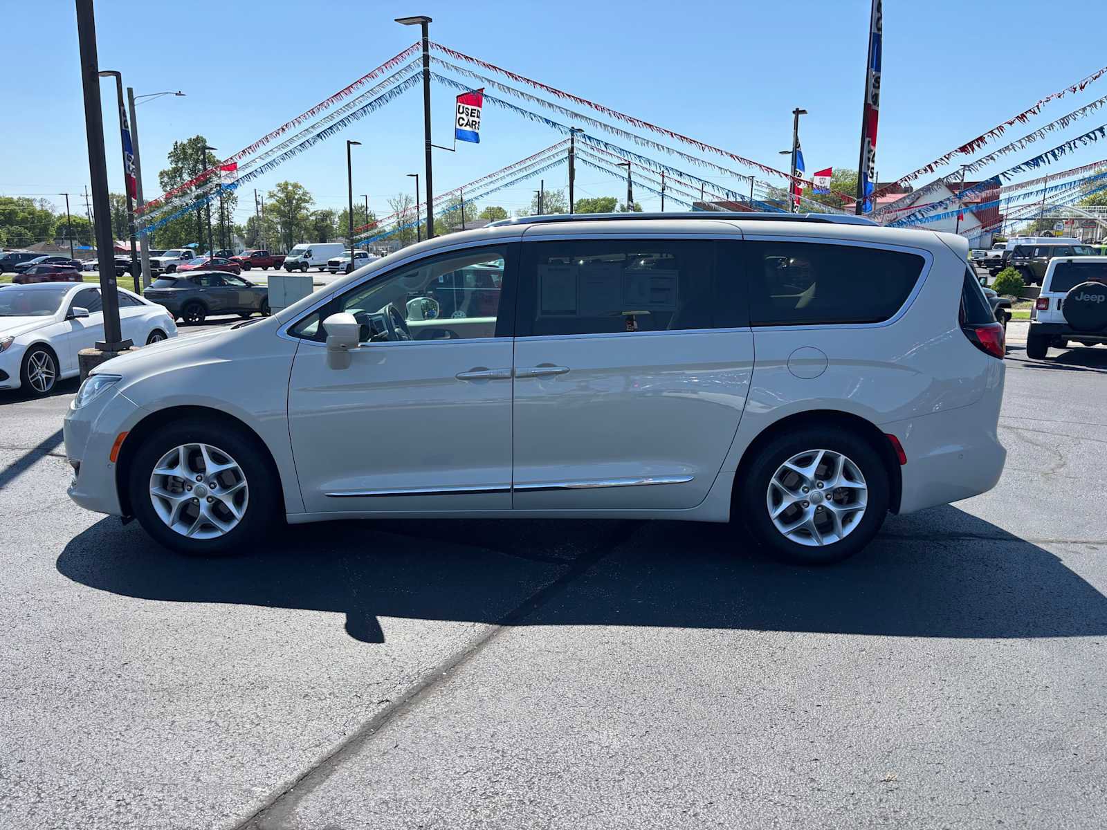 Used 2020 Chrysler Pacifica Touring-L Plus w/ Tire & Wheel Group image 8