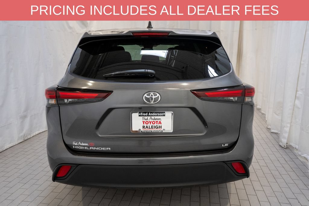 Used 2025 Toyota Highlander LE FWD image 4